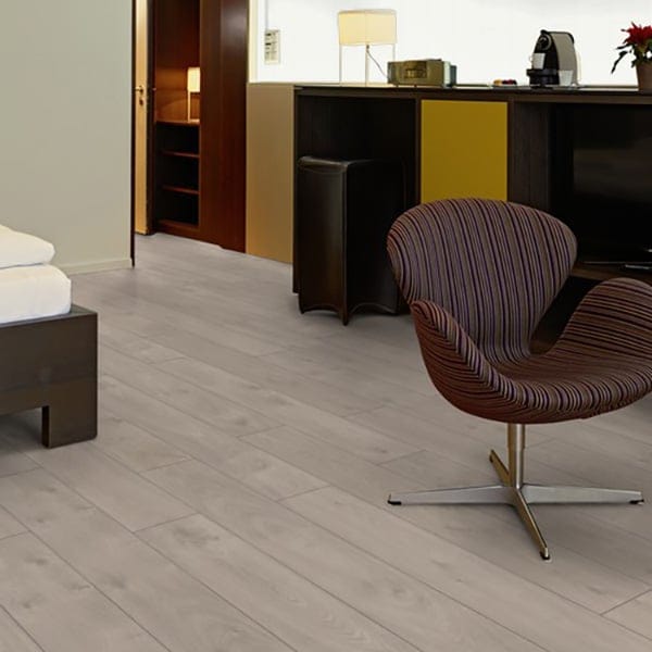 Suelo laminado AC5 Engelberg KRONOSWISS Solid Chrome D 3034 CN - Imagen 5