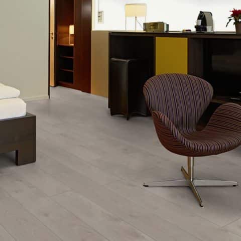 Suelo laminado AC5 Interlaken KRONOSWISS Solid Chrome D 4202 CN - Imagen 5