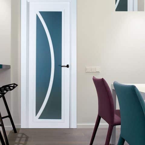 Puerta lacada Diseño Grupo B en block Vidriera Parrilla 1V BL Modelo Arco SP