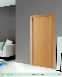 Puerta barniz Roble o Haya Vaporizada Veta vertical al hilo en block Ciega BL Modelo 10 Roble