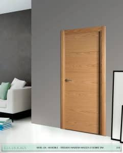Puerta barniz Roble o Haya Vaporizada 4 fresados MDF en block Ciega BL Modelo 40