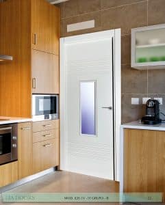 Puerta lacada diseño Grupo B en block 1V BL Modelo 820 IT