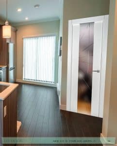 Puerta lacada Diseño Grupo C en block vidrio templado 8mm BL Modelo 815 1V