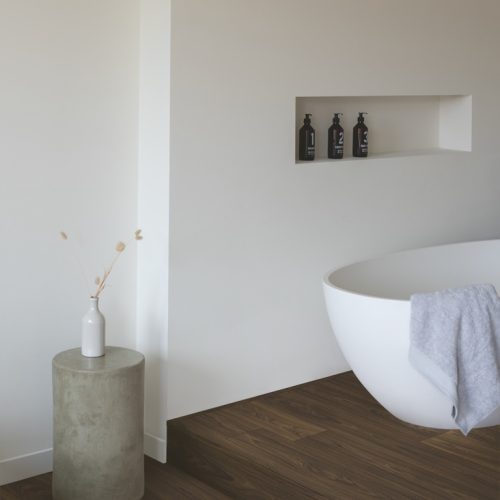 Suelo laminado AC4 Roble marrón moca QUICK STEP Classic CLM5797 - Imagen 6