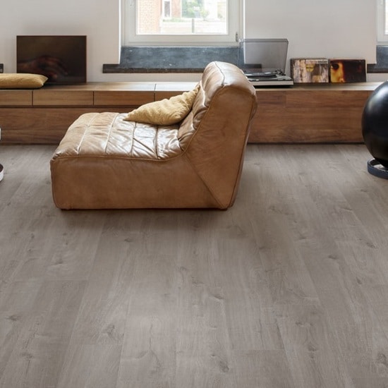 suelo vinílico spc click quick step alpha vinyl bloom roble algodón acogedor gris 02 (1)