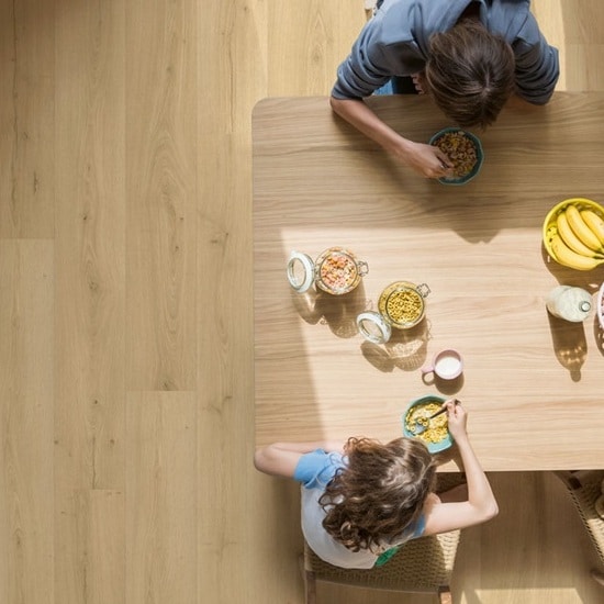 suelo vinílico spc click quick step alpha vinyl bloom roble beige cepillado 02 (1)