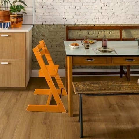 suelo vinílico spc click quick step alpha vinyl bloom roble caramelo botánico 03 (1)