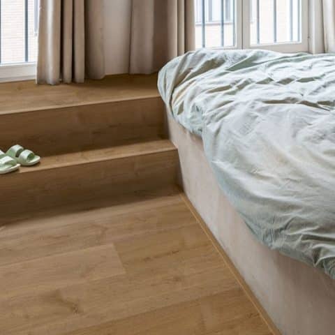 suelo vinílico spc click roble elegante ahumado quick step alpha vinyl bloom 02 (1)