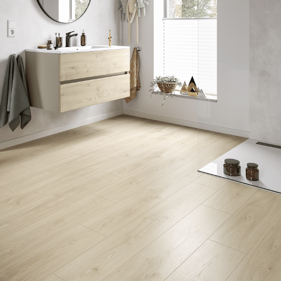 suelo laminado ac5 egger naturesense aqua classic + fresno avio claro el2240 02 (1)